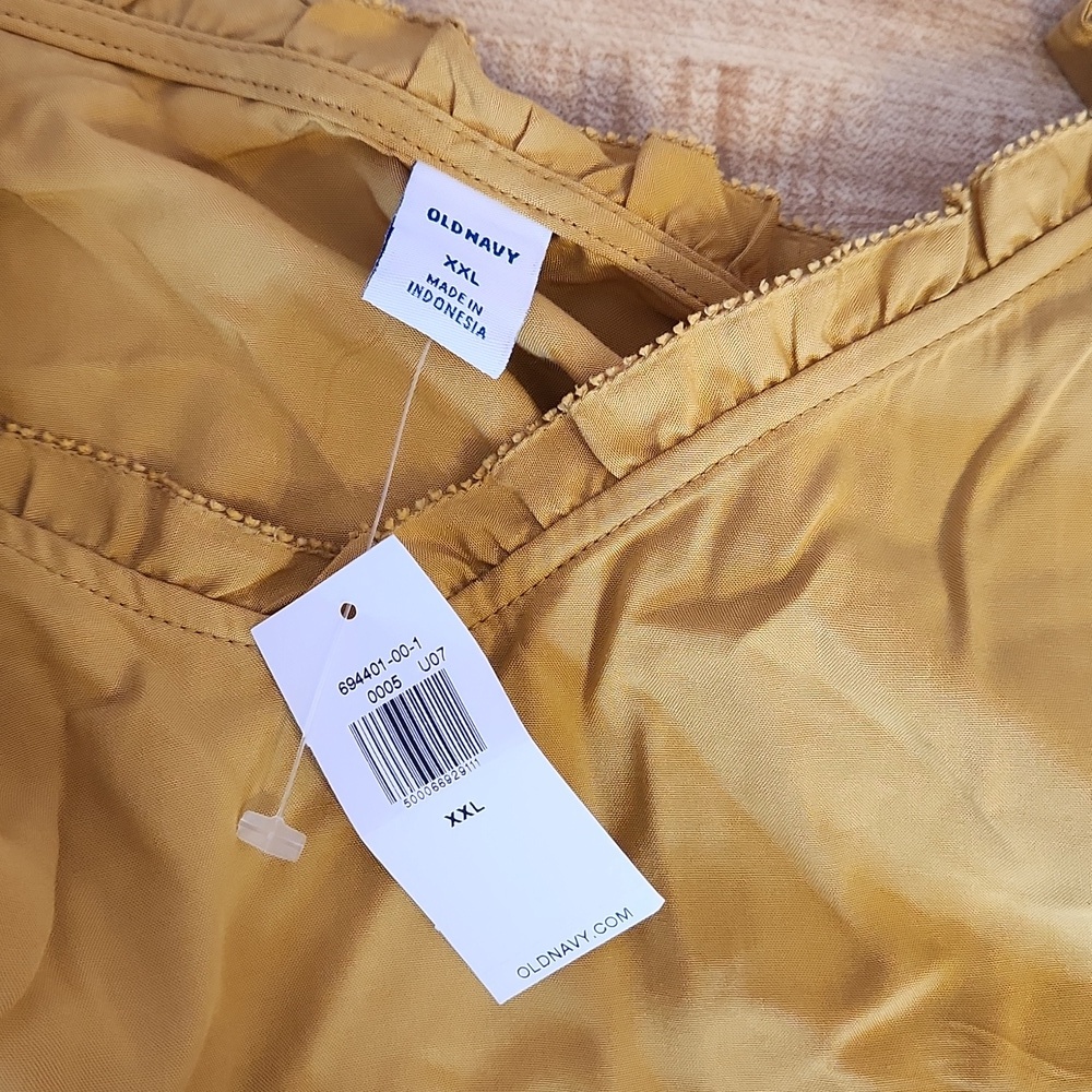 (3) Bundle 2 Tops XXL and 1 High Rise Short XL, - Picture 5 of 16